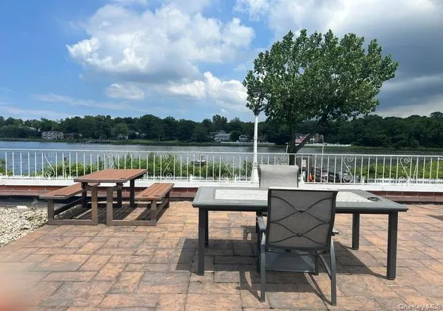 2nd image of 320 E Shore Rd, North Hempstead, NY 11023