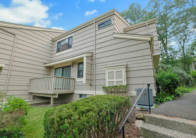 3rd image of 158 Branchwood Ln, Clarkstown, NY 10954 | MLS# 1000888