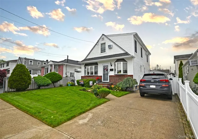 2nd image of 361 Travis Ave, Hempstead, NY 11003 | MLS# 1000902