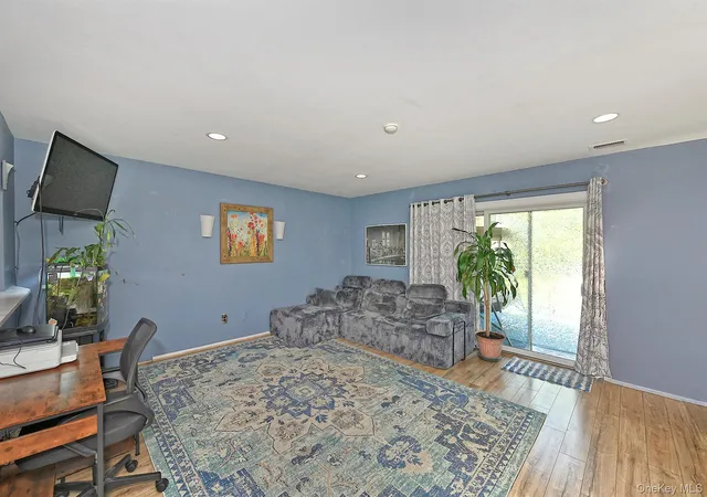 5th image of 130 Commodore Cir, Port Jefferson Station, NY 11776 | MLS# 1000908