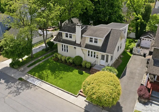2nd image of 176 Wright Ave, Hempstead, NY 11565 | MLS# 1000937