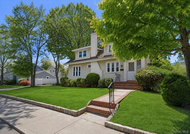 5th image of 176 Wright Ave, Hempstead, NY 11565 | MLS# 1000937