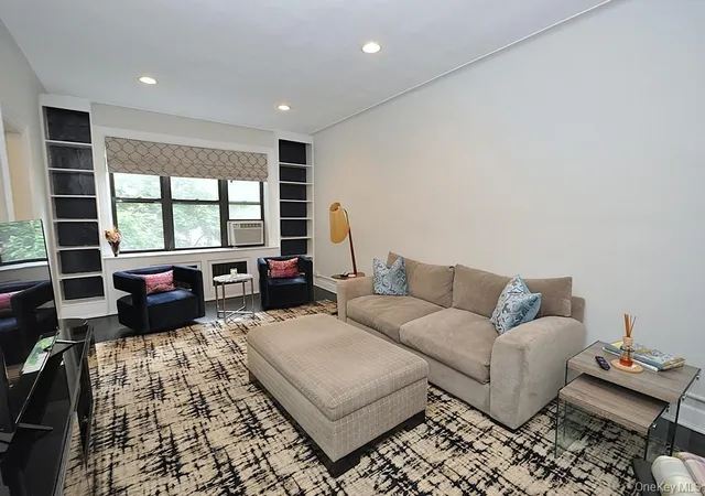Homes for sale in Eastchester, NY | 143 Garth Rd #4N, Eastchester, NY 10583 | MLS# 1000951