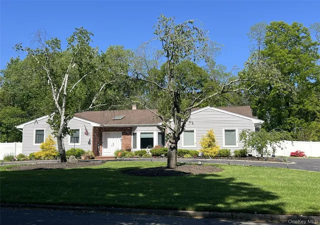 Photo 1 of Sale Pending at 10 Bonaire Dr, Dix Hills, NY 11746 | MLS# 1000956 | Listing updated on 2026-06-18