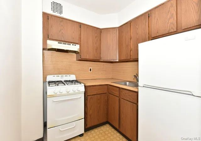 Homes for sale in Hempstead, NY | 4 Birchwood Ct #2P, Hempstead, NY 11501 | MLS# 1000958