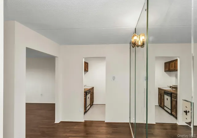 Homes for sale in North Hempstead, NY | 135 Post Ave #5-L, North Hempstead, NY 11590 | MLS# 1000976