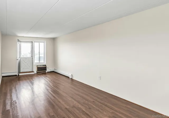 Homes for sale in North Hempstead, NY | 135 Post Ave #5-L, North Hempstead, NY 11590 | MLS# 1000976