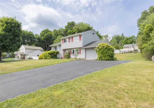 Photo 3 of Sale Pending at 23 Lark St, Pearl River, NY 10965 | MLS# 1000990 | Listing updated on 2026-08-28