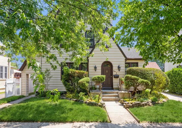 Homes for sale in Hempstead, NY | 4 May Ct, Hempstead, NY 11552 | MLS# 1001001
