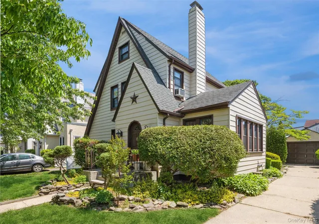 Homes for sale in Hempstead, NY | 4 May Ct, Hempstead, NY 11552 | MLS# 1001001