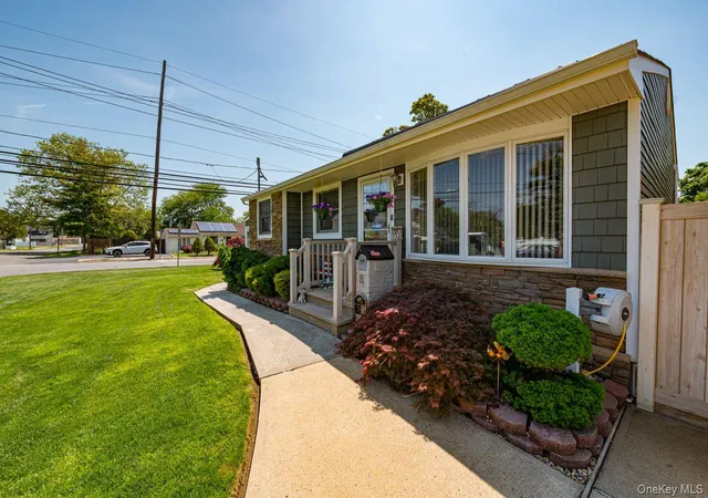 1st image of 8 Oswego Dr, Bay Shore, NY 11706 | MLS# 1001037