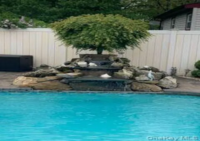 28th image of 8 Oswego Dr, Bay Shore, NY 11706 | MLS# 1001037
