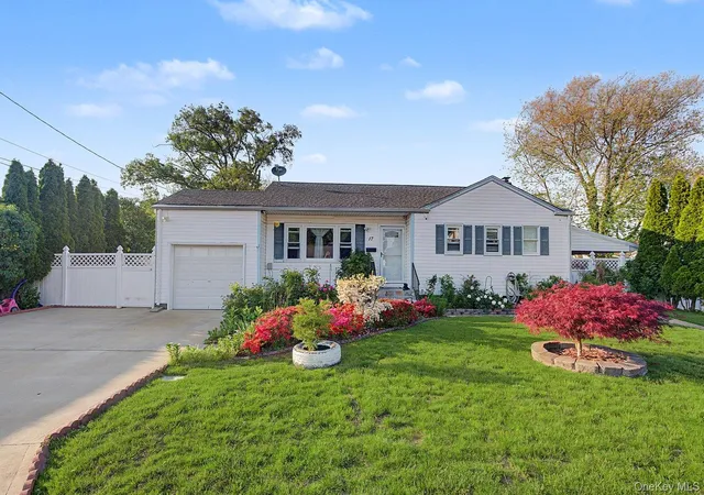 2nd image of 17 Morton St, Brentwood, NY 11717 | MLS# 1001058