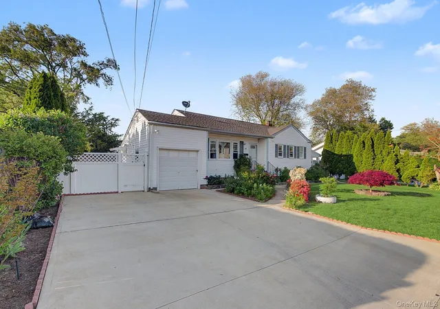 3rd image of 17 Morton St, Brentwood, NY 11717 | MLS# 1001058