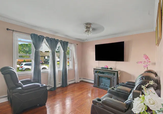 5th image of 17 Morton St, Brentwood, NY 11717 | MLS# 1001058