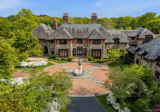 2nd image of 1 Applewood Estate, Oyster Bay, NY 11545 | MLS# 1001064