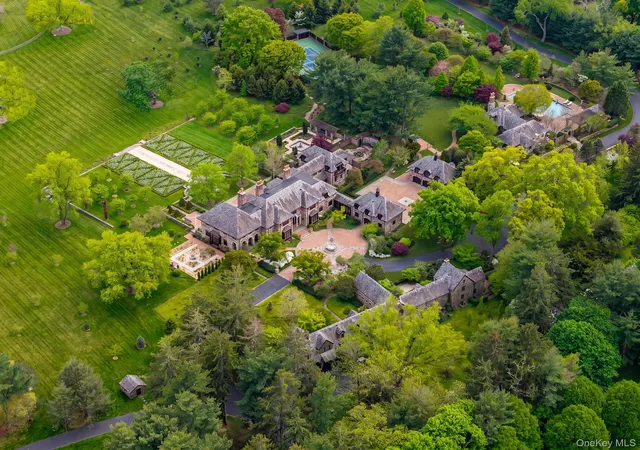 4th image of 1 Applewood Estate, Oyster Bay, NY 11545 | MLS# 1001064