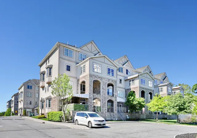 36th image of 1302 Parkview Dr, Spring Valley, NY 10977 | MLS# 1001091