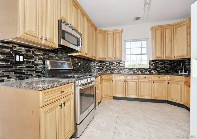 5th image of 1302 Parkview Dr, Spring Valley, NY 10977 | MLS# 1001091