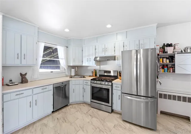 4th image of 17 Shelly Ct, Oyster Bay, NY 11803 | MLS# 1001105
