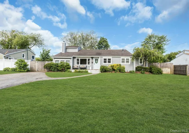 2nd image of 121 Lowell Rd, Islip, NY 11782 | MLS# 1001107