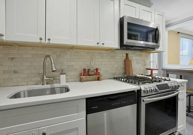 Homes for sale in White Plains, NY | 15 Bryant Crescent #2G, White Plains, NY 10605 | MLS# 1001124
