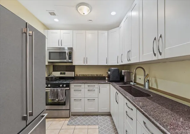 Homes for sale in North Hempstead, NY | 130 Post Ave #324, North Hempstead, NY 11590 | MLS# 1001126