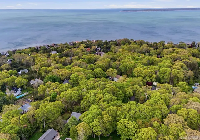 Photo 3 of Sale Pending at 29 Sheepfold Ln, East Hampton, NY 11937 | MLS# 1001129 | Listing updated on 2026-08-14