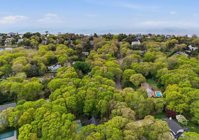 Photo 4 of Sale Pending at 29 Sheepfold Ln, East Hampton, NY 11937 | MLS# 1001129 | Listing updated on 2026-08-14