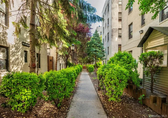 2nd image of 21-77 33Rd St, Astoria, NY 11105