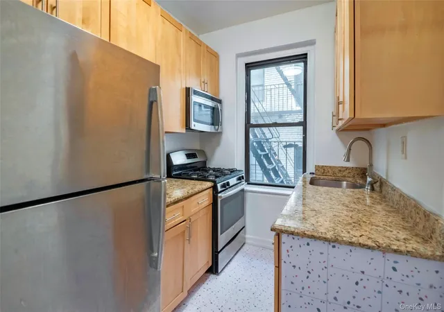 5th image of 21-77 33Rd St, New York, NY 11105