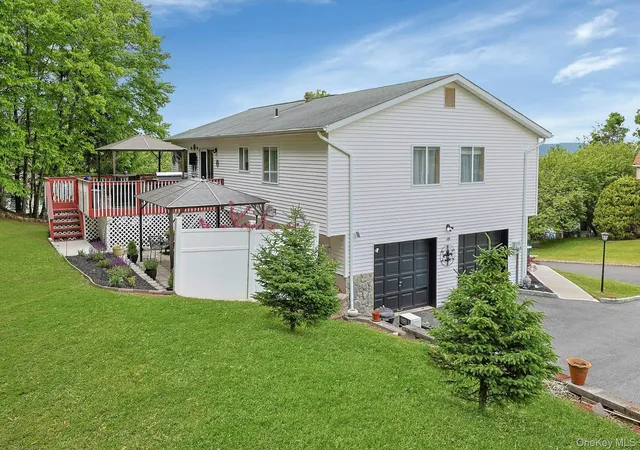 Homes for sale in Haverstraw, NY | 12 Louis Donato Dr, Haverstraw, NY 10923 | MLS# 1001198