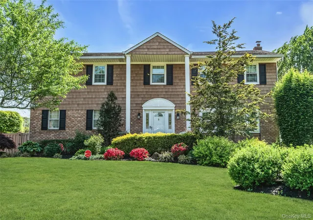 2nd image of 18 Ron Ct, Smithtown, NY 11725 | MLS# 1001202