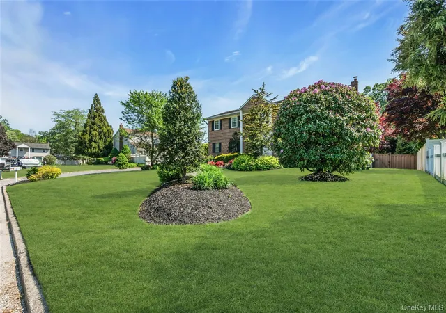 3rd image of 18 Ron Ct, Smithtown, NY 11725 | MLS# 1001202