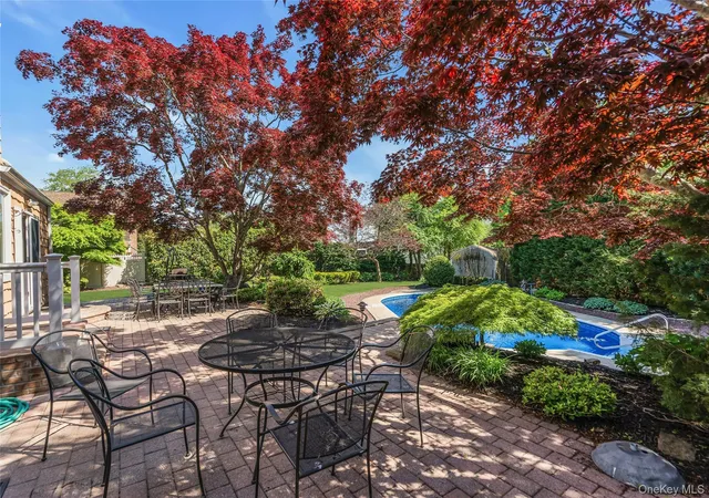35th image of 18 Ron Ct, Smithtown, NY 11725 | MLS# 1001202