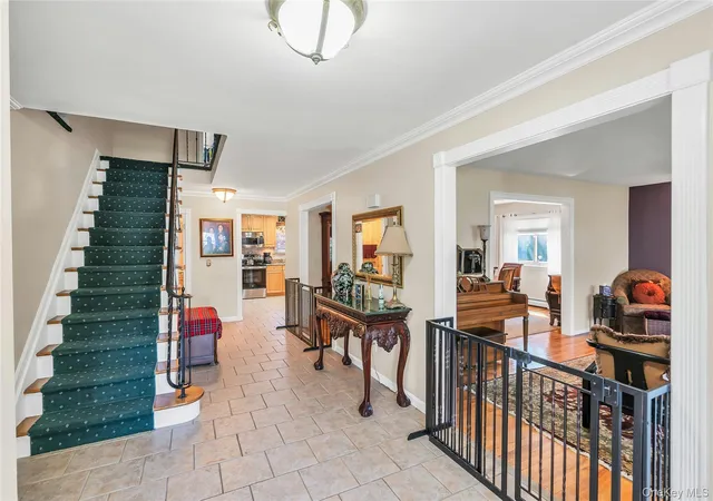 5th image of 18 Ron Ct, Smithtown, NY 11725 | MLS# 1001202