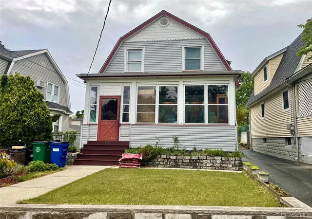 Homes for sale in New York, NY | 141 Fisher Ave, New York, NY 10307 | MLS# 1001236