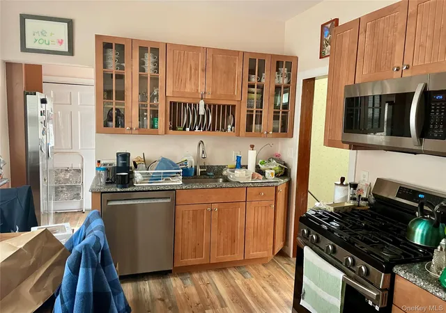 Homes for sale in New York, NY | 141 Fisher Ave, New York, NY 10307 | MLS# 1001236