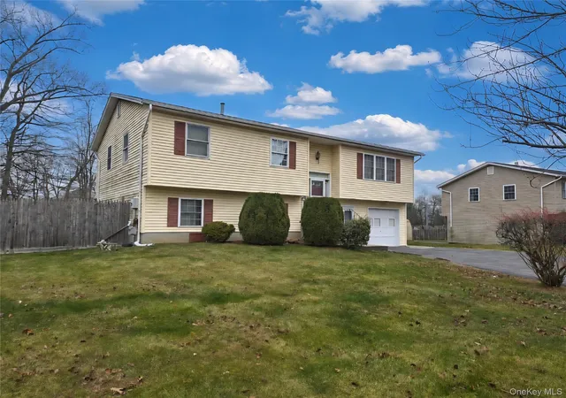 1st image of 6 Fayva Ct, Clarkstown, NY 10956 | MLS# 1001248