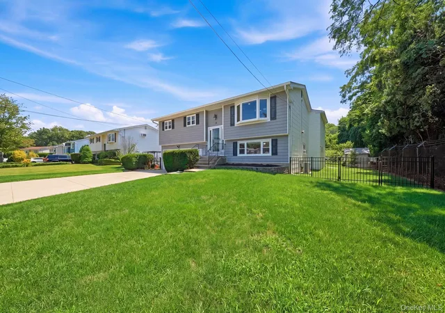 Photo 2 of Sale Pending at 58 Oakridge Dr, Islip, NY 11706 | MLS# 1001272 | Listing updated on 2026-09-17