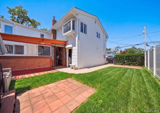 Photo 4 of Sale Pending at 58 Oakridge Dr, Islip, NY 11706 | MLS# 1001272 | Listing updated on 2026-09-17