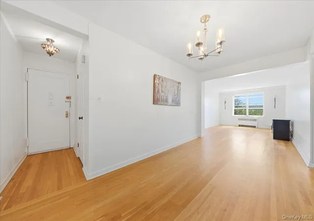 Listing Photo 4 - Condo for sale in building located at 2080 Barnes Ave, New York City, NY 10462 - Unit #3B