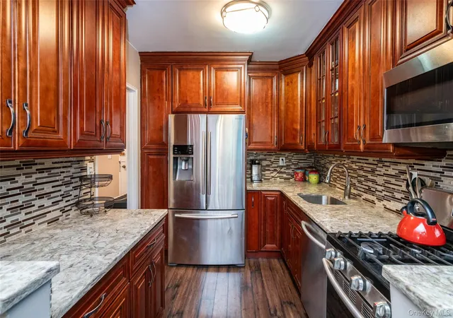 5th image of 1101 Midland Ave #210, Yonkers, NY 10708 | MLS# 1001296