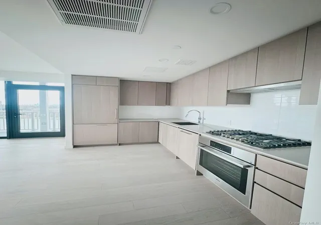 4th image of 131-02A 40 Rd #8H, Flushing, NY 11354 | MLS# 1001338