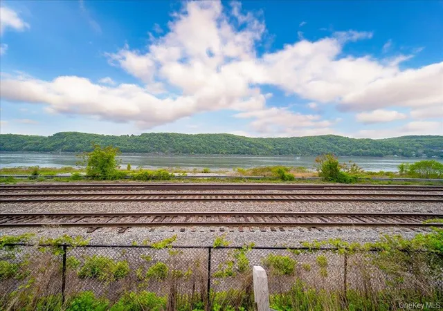 5th image of 506 Southview Dr, Poughkeepsie, NY 12601 | MLS# 1001356