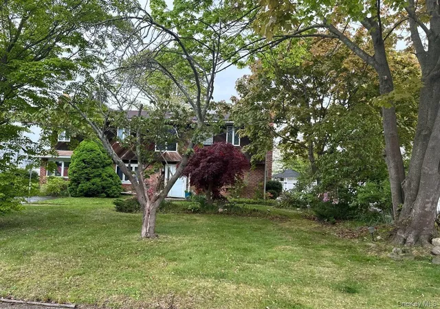 Photo 3 of Single family home for sale at 223 Sherry St, East Islip, NY 11730 | MLS# 1001365 | Listing updated on 2026-08-11