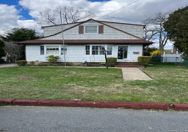 1st image of 140 Texas St, Babylon, NY 11757 | MLS# 1001370