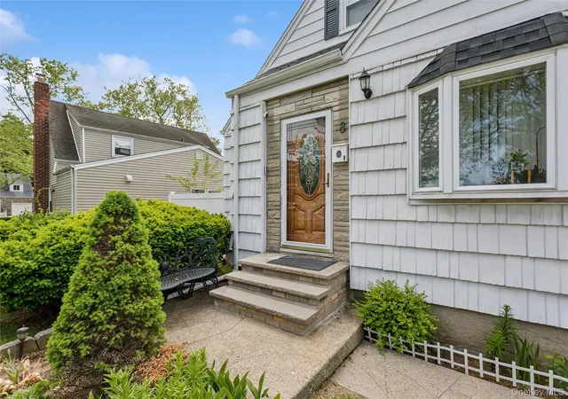 4th image of 8 Cedarlawn Blvd, Hempstead, NY 11580 | MLS# 1001392