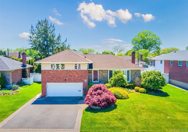 Photo 1 of Single family home for sale at 15 Hillvale Rd, Oyster Bay, NY 11791 | MLS# 1001415 | Listing updated on 2026-09-06