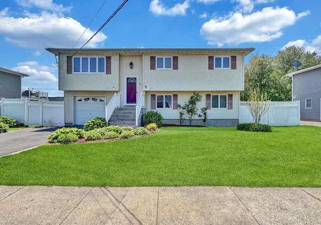 1st image of 86 Paris Ct, West Islip, NY 11795 | MLS# 1001416